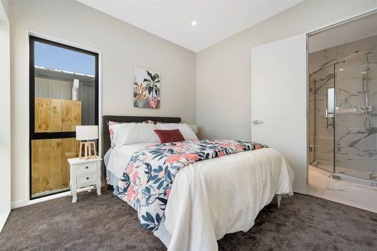 Photo of property in 15 Horokaka Street, Massey, Auckland, 0614