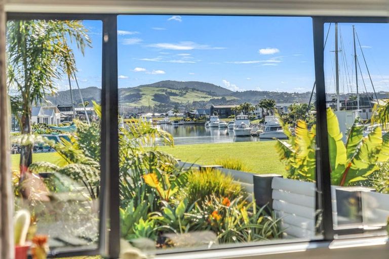 Photo of property in 19 Lady Jocelyn Place, Whitianga, 3510