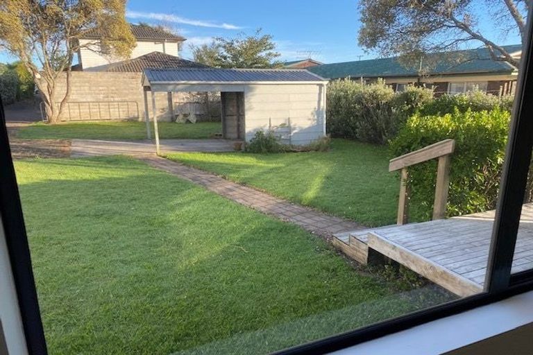 Photo of property in 98 Titirangi Road, New Lynn, Auckland, 0600