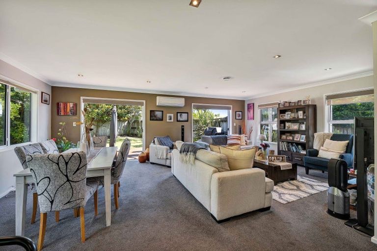 Photo of property in 15a Heta Road, Highlands Park, New Plymouth, 4312