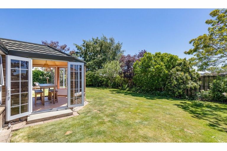 Photo of property in 2 Hinton Place, Rangiora, 7400