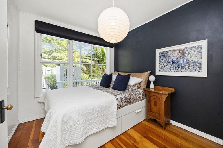 Photo of property in 1-9 Deirdre Place, Titirangi, Auckland, 0604