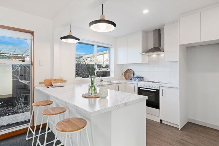 Photo of property in 1/121 Wilsons Road, Saint Martins, Christchurch, 8022