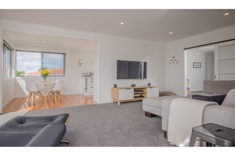 Photo of property in 431 Don Buck Road, Massey, Auckland, 0614