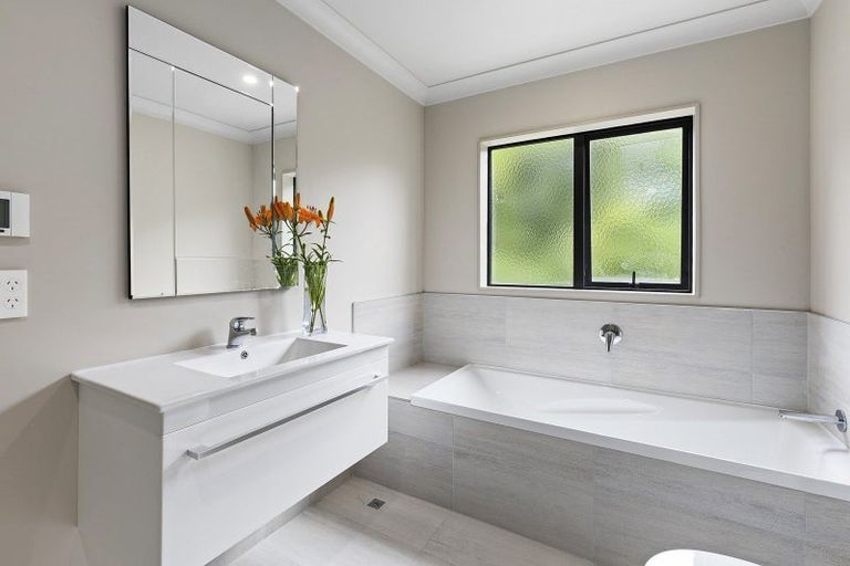 Photo of property in 19 Brindle Way, Newlands, Wellington, 6037