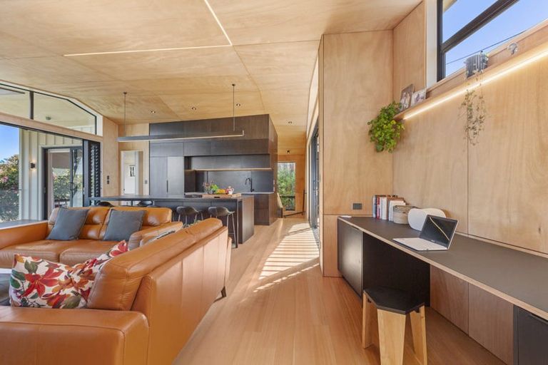 Photo of property in 21 Point Street, Raglan, 3225