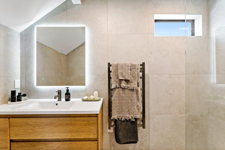 Photo of property in 6a Saint Jerome Avenue, Te Atatu Peninsula, Auckland, 0610