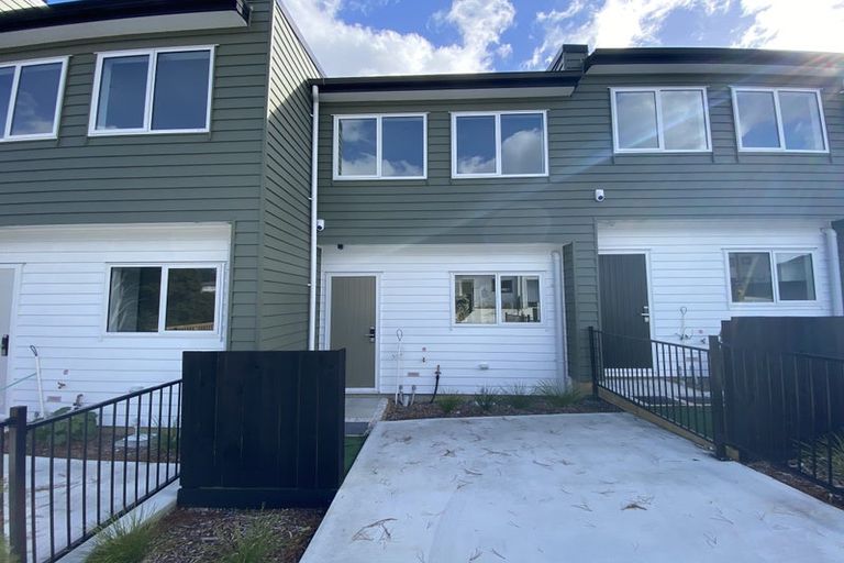 Photo of property in 39 Kaimai Avenue, Massey, Auckland, 0614