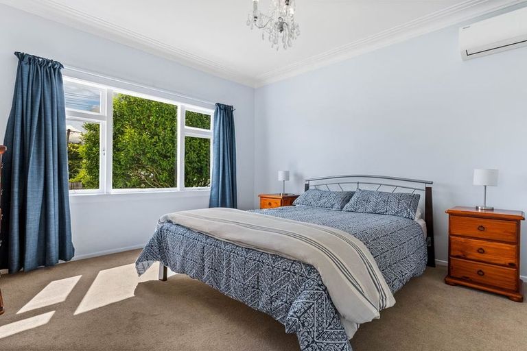 Photo of property in 11 Craigbank Avenue, New Lynn, Auckland, 0600