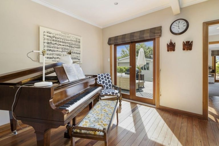 Photo of property in 7 Rangitira Avenue, Palmerston North, 4414