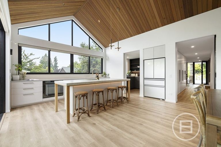 Photo of property in 6 Heuchan Lane, Wanaka, 9305