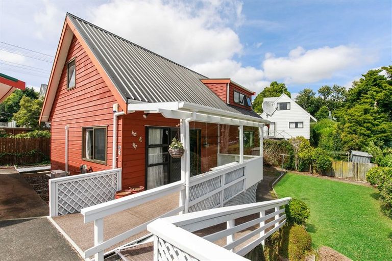 Photo of property in 2/24 Kaipatiki Road, Glenfield, Auckland, 0629