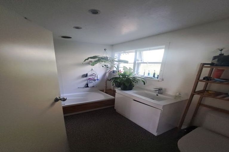 Photo of property in 11 Warwick Street, Wilton, Wellington, 6012