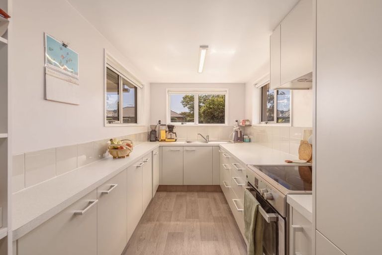 Photo of property in 6 Laing Crescent, Heathcote Valley, Christchurch, 8022