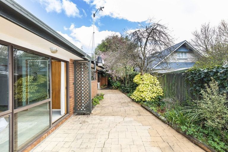 Photo of property in 32 Saint Martins Road, Saint Martins, Christchurch, 8022