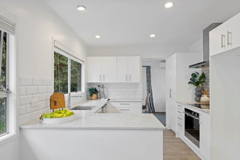 Photo of property in 82 West Harbour Drive, West Harbour, Auckland, 0618