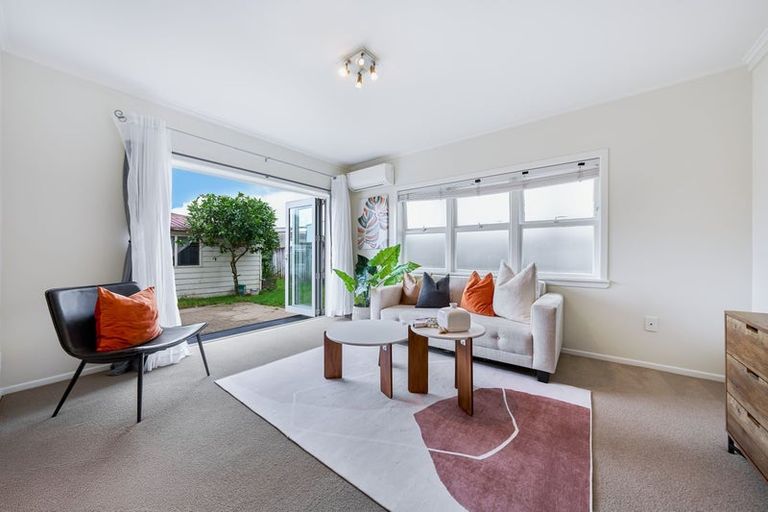 Photo of property in 2/9 Esmonde Road, Takapuna, Auckland, 0622
