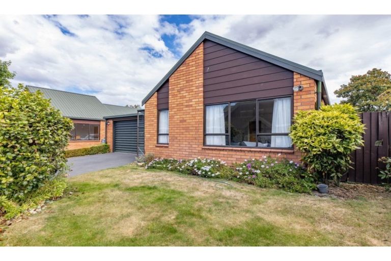 Photo of property in 9 Elsom Lane, Avonhead, Christchurch, 8042