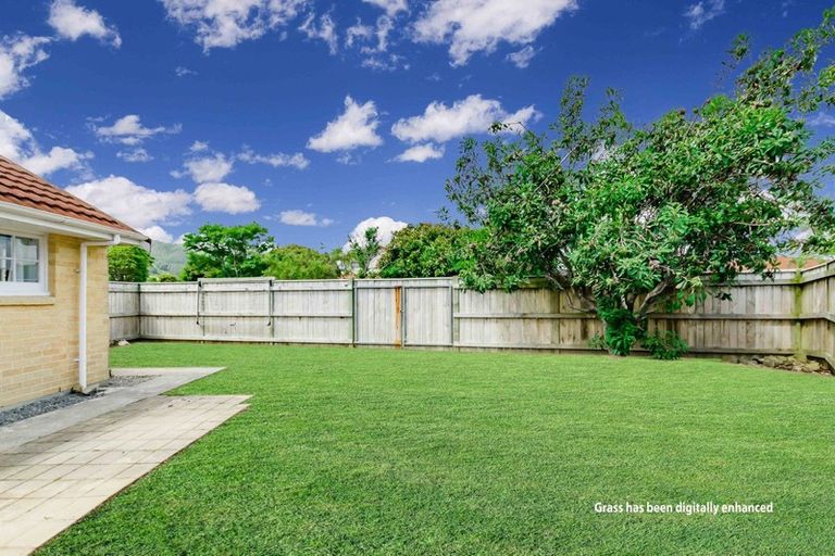 Photo of property in 15 Rewarewa Crescent, Waikanae, 5036