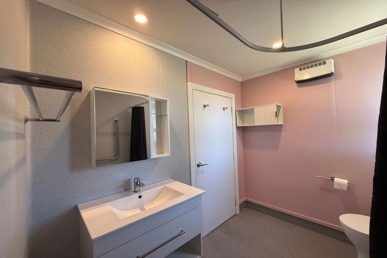 Photo of property in 15 Seddon Street, Takaro, Palmerston North, 4412