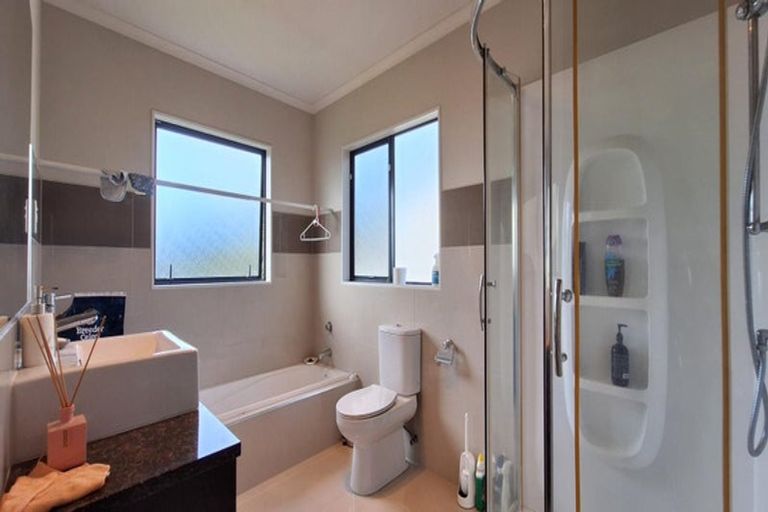 Photo of property in 34 Borneo Drive, Fairview Heights, Auckland, 0632
