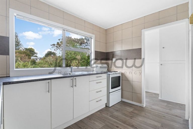 Photo of property in 44 Chippendale Crescent, Birkdale, Auckland, 0626