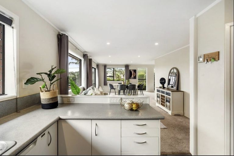 Photo of property in 1/26 Hyde Road, Rothesay Bay, Auckland, 0630