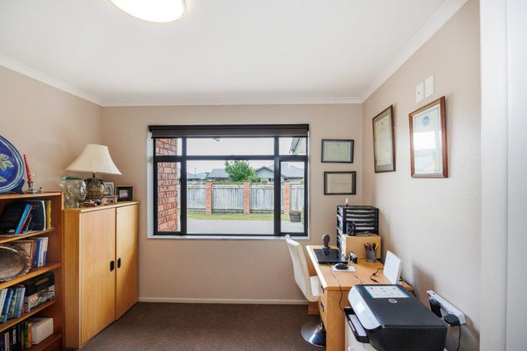 Photo of property in 78 Geneva Terrace, Kelvin Grove, Palmerston North, 4414