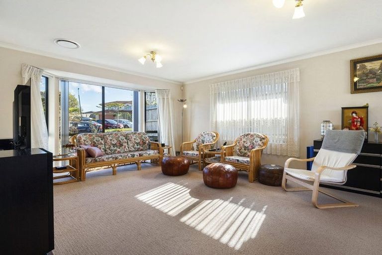 Photo of property in 17 Bundoran Way, Pinehill, Auckland, 0632