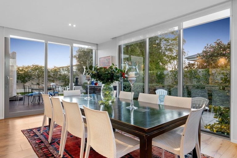 Photo of property in 10 Garreg Road, Fendalton, Christchurch, 8052