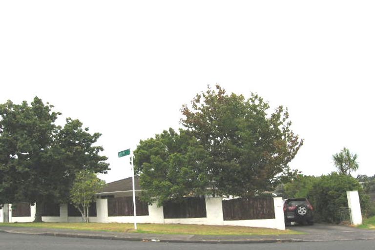 Photo of property in 1a Erica Road, Sunnynook, Auckland, 0620