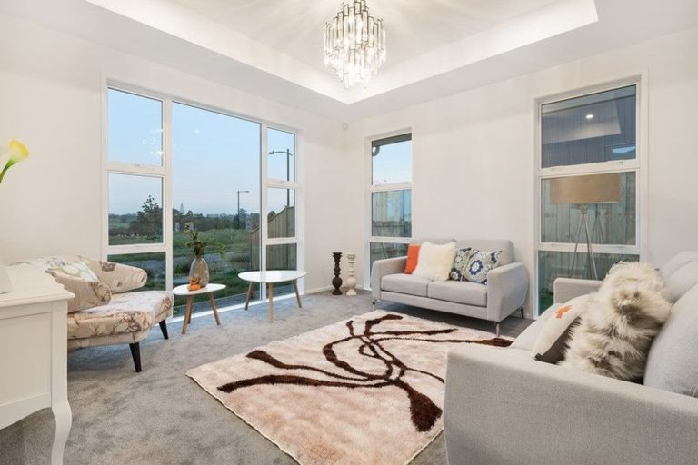 Photo of property in 71 Hayfield Way, Karaka, Papakura, 2113