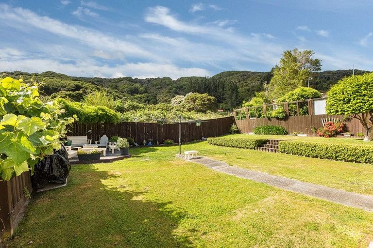 Photo of property in 11 Gardiner Grove, Wainuiomata, Lower Hutt, 5014