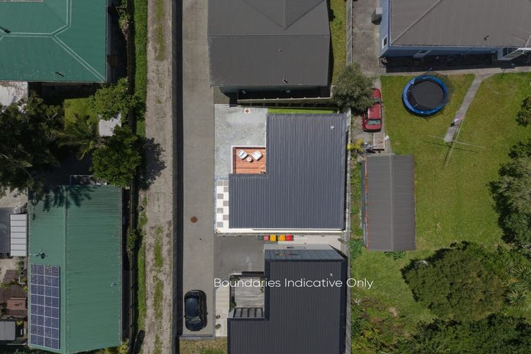 Photo of property in 85a Awaroa Road, Sunnyvale, Auckland, 0612