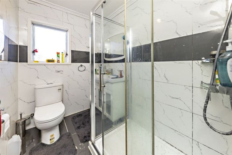 Photo of property in 2/21 Gloucester Road, Manurewa, Auckland, 2102