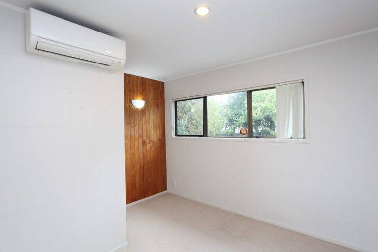 Photo of property in 11 Palmyra Way, Half Moon Bay, Auckland, 2012