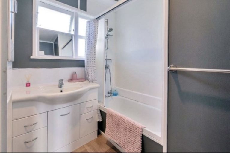 Photo of property in 20 Riserra Drive, Ranui, Auckland, 0612