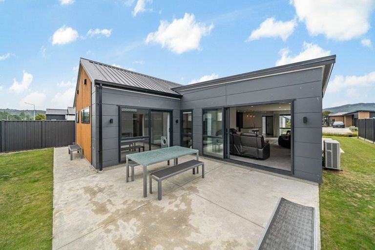 Photo of property in 15 Cynisca Crescent, Wallaceville, Upper Hutt, 5018