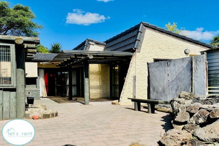 Photo of property in 11 Walter Strevens Drive, Conifer Grove, Takanini, 2112
