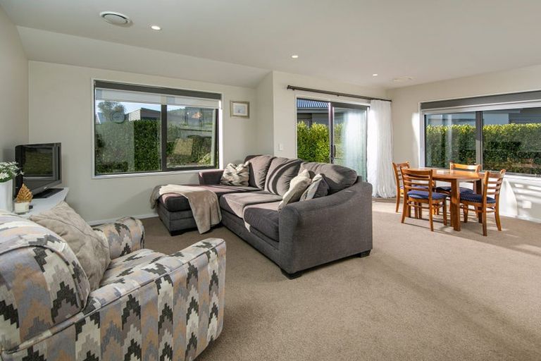 Photo of property in 8 Pukeko Place, Wanaka, 9305