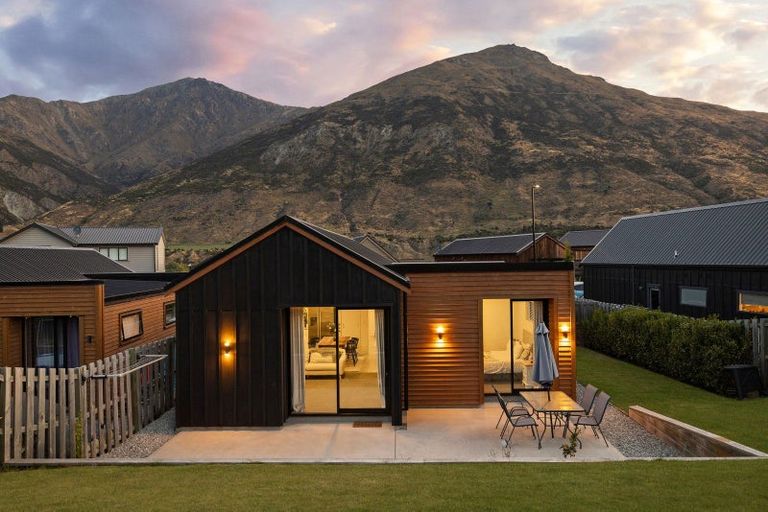 Photo of property in 9 Huxley Place, Lake Hayes, Queenstown, 9304