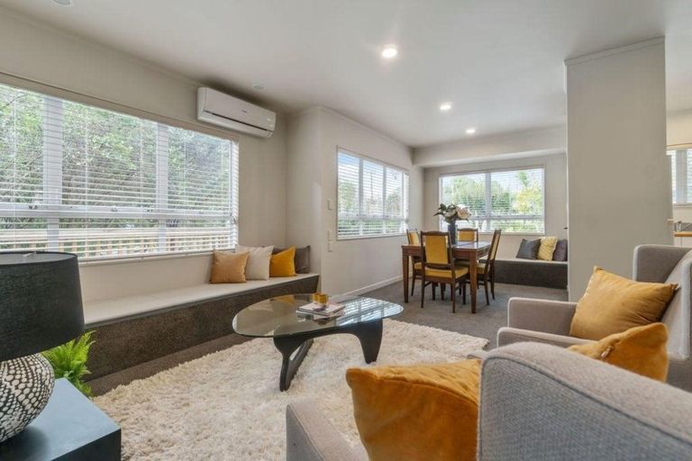 Photo of property in 60 Taipari Road, Te Atatu Peninsula, Auckland, 0610