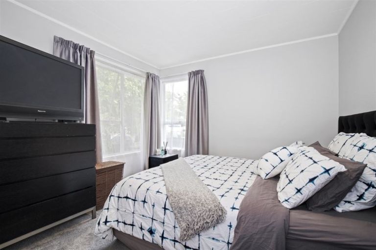 Photo of property in 13 Carbery Place, Manurewa, Auckland, 2102