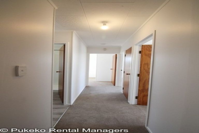Photo of property in 33 Lendenfeld Drive, Papatoetoe, Auckland, 2025