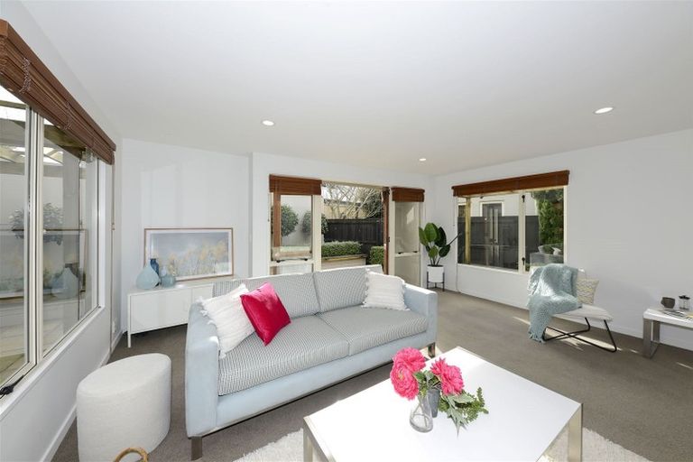 Photo of property in 30 Oakford Close, Riccarton, Christchurch, 8011