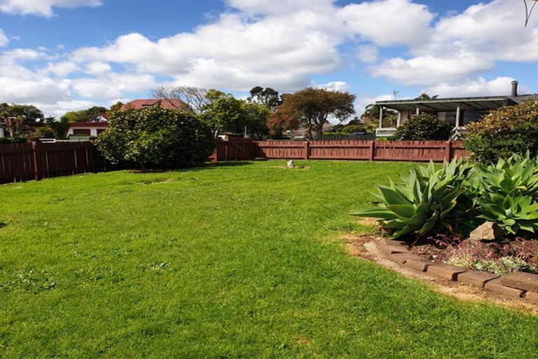 Photo of property in 118 Racecourse Road, Waiuku, 2123