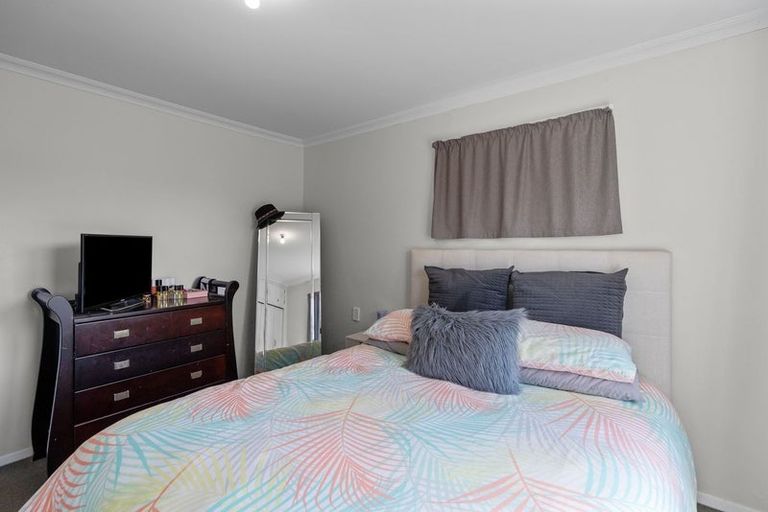 Photo of property in 16 Bledisloe Street, Levin, 5510