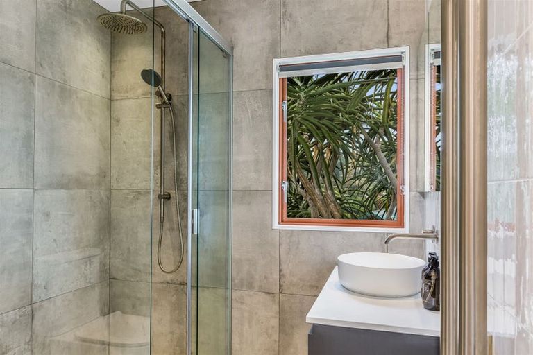 Photo of property in 2 Navigation Drive, Whitby, Porirua, 5024