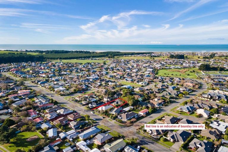 Photo of property in 73b Inwoods Road, Parklands, Christchurch, 8083