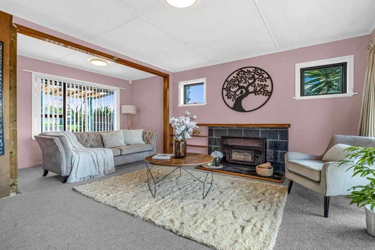 Photo of property in 98 Glendale Road, Glen Eden, Auckland, 0602